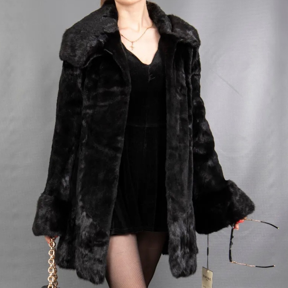 Genuine Mink Swinger Coat. Size medium.